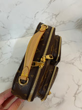 Load image into Gallery viewer, LOUIS VUITTON Monogram Utility Crossbody