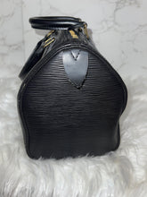 Load image into Gallery viewer, LOUIS VUITTON Epi Speedy 25