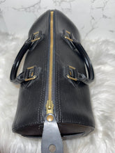 Load image into Gallery viewer, LOUIS VUITTON Epi Speedy 25