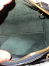 Load image into Gallery viewer, LOUIS VUITTON Epi Speedy 25