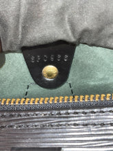 Load image into Gallery viewer, LOUIS VUITTON Epi Speedy 25