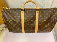 Load image into Gallery viewer, LOUIS VUITTON Keepall 50 Bandoulière Monogram