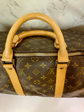 Load image into Gallery viewer, LOUIS VUITTON Keepall 50 Bandoulière Monogram