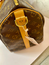 Load image into Gallery viewer, LOUIS VUITTON Keepall 50 Bandoulière Monogram