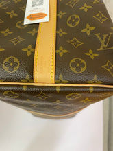 Load image into Gallery viewer, LOUIS VUITTON Keepall 50 Bandoulière Monogram