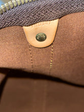 Load image into Gallery viewer, LOUIS VUITTON Keepall 50 Bandoulière Monogram