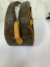 Load image into Gallery viewer, LOUIS VUITTON Blois Monogram