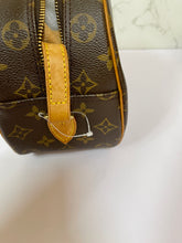 Load image into Gallery viewer, LOUIS VUITTON Blois Monogram