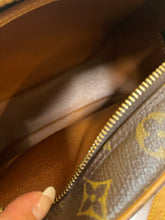 Load image into Gallery viewer, LOUIS VUITTON Blois Monogram