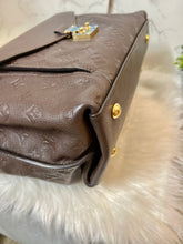 Load image into Gallery viewer, LOUIS VUITTON Metis Hobo Empreinte Leather (New Repair)