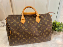 Load image into Gallery viewer, LOUIS VUITTON Monogram Canvas Speedy 35
