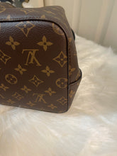 Load image into Gallery viewer, LOUIS VUITTON Black Monogram Canvas Neonoe Bag