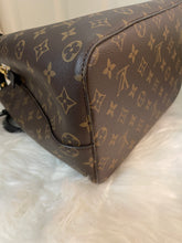 Load image into Gallery viewer, LOUIS VUITTON Black Monogram Canvas Neonoe Bag