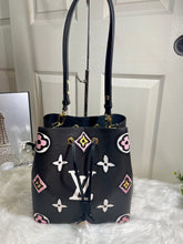 Load image into Gallery viewer, LOUIS VUITTON NéoNoé Bucket Bag Wild At Heart Edition