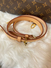 Load image into Gallery viewer, LOUIS VUITTON Monogram Bandoulière Speedy 35