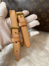 Load image into Gallery viewer, LOUIS VUITTON Monogram Bandoulière Speedy 35
