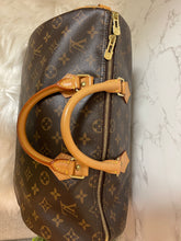 Load image into Gallery viewer, LOUIS VUITTON Monogram Bandoulière Speedy 35