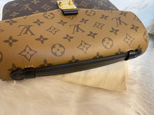 Load image into Gallery viewer, LOUIS VUITTON Pochette Metis Reverse (New 2022)