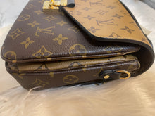 Load image into Gallery viewer, LOUIS VUITTON Pochette Metis Reverse (New 2022)