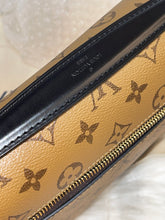 Load image into Gallery viewer, LOUIS VUITTON Pochette Metis Reverse (New 2022)