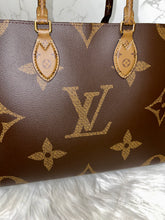Load image into Gallery viewer, LOUIS VUITTON On The Go Reverse MM