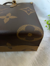 Load image into Gallery viewer, LOUIS VUITTON On The Go Reverse MM