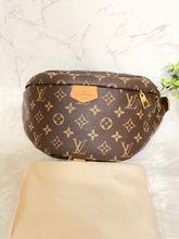 Load image into Gallery viewer, LOUIS VUITTON Monogram Bumbag