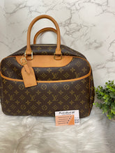 Load image into Gallery viewer, LOUIS VUITTON Monogram Canvas Deauville