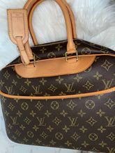 Load image into Gallery viewer, LOUIS VUITTON Monogram Canvas Deauville