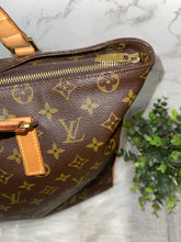 Load image into Gallery viewer, LOUIS VUITTON Cabas Mezzo