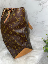 Load image into Gallery viewer, LOUIS VUITTON Cabas Mezzo