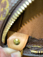 Load image into Gallery viewer, LOUIS VUITTON Cabas Mezzo