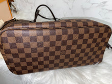 Load image into Gallery viewer, LOUIS VUITTON Damier Ebene Neverfull MM