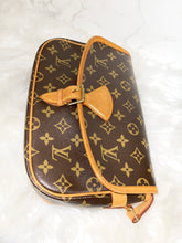 Load image into Gallery viewer, LOUIS VUITTON Sologne Monogram