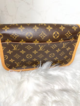 Load image into Gallery viewer, LOUIS VUITTON Sologne Monogram