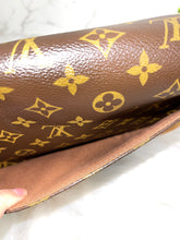 Load image into Gallery viewer, LOUIS VUITTON Sologne Monogram