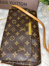 Load image into Gallery viewer, LOUIS VUITTON Monogram Favorite MM