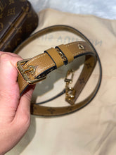 Load image into Gallery viewer, LOUIS VUITTON Monogram Reverse Canvas Pochette Metis