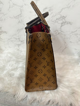 Load image into Gallery viewer, LOUIS VUITTON On-The-Go Reverse MM