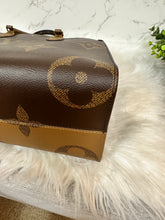 Load image into Gallery viewer, LOUIS VUITTON On-The-Go Reverse MM