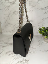 Load image into Gallery viewer, LOUIS VUITTON Epi Leather Twist MM