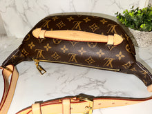 Load image into Gallery viewer, LOUIS VUITTON Monogram Bumbag