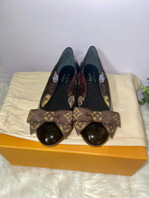 Load image into Gallery viewer, LOUIS VUITTON x FORNASETTI Popi Ballerina Shoes