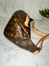 Load image into Gallery viewer, LOUIS VUITTON Monogram Bumbag