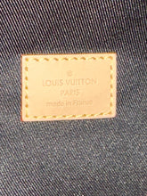 Load image into Gallery viewer, LOUIS VUITTON Monogram Bumbag