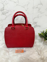 Load image into Gallery viewer, LOUIS VUITTON Epi Leather Pont Neuf