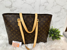 Load image into Gallery viewer, LOUIS VUITTON Monogram Luco