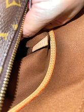 Load image into Gallery viewer, LOUIS VUITTON Monogram Canvas Alma PM