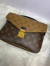Load image into Gallery viewer, LOUIS VUITTON Monogram Reverse Canvas Pochette Metis