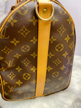 Load image into Gallery viewer, LOUIS VUITTON Keepall Bandouliere 50 Monogram